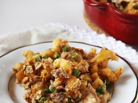 Tuna Casserole: 5 ingredient recipe, a delicious way to ensure that your family gets some healthy seafood into their diets. An easy healthy meal for busy moms, on nights when you need something quick!