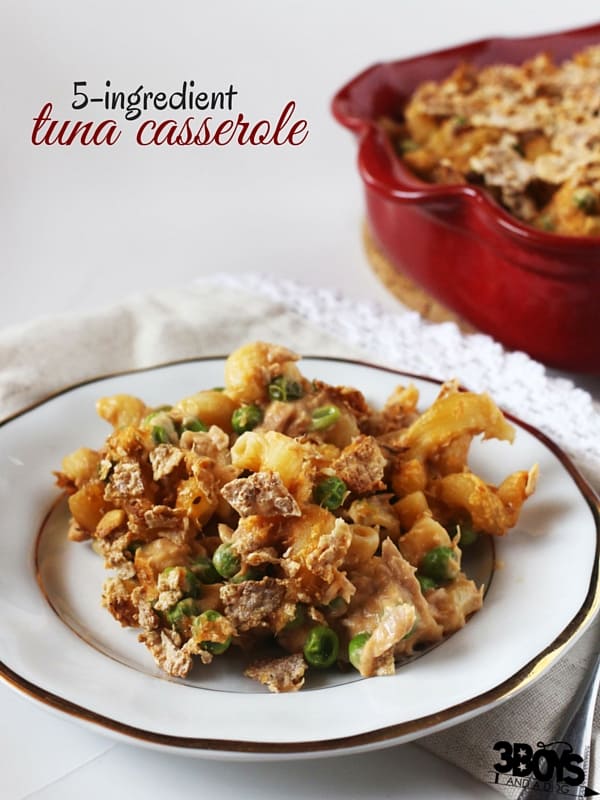 Tuna Casserole: 5 ingredient recipe, a delicious way to ensure that your family gets some healthy seafood into their diets. An easy healthy meal for busy moms, on nights when you need something quick!