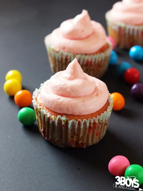 A fun candy-inspired cupcake that adults and kids will both love! This nostalgic raspberry-vanilla cupcakes is the perfect treat for your next get-together