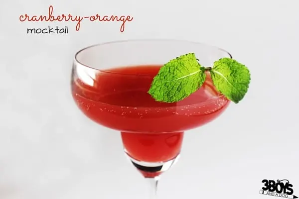 Cranberry Mocktail Recipe for Thanksgiving - this cranberry-orange mocktail is a delicious option to serve to your guests who are abstaining from alcohol. A festive nonalcoholic drink for the holidays.