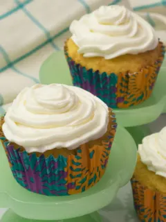 cropped-orange-cupcakes-with-meringue-2-1.png
