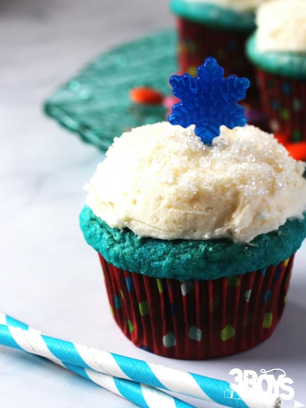 Move over red velvet, there's a blue cupcake recipe in town! This Blue Velvet Cupcake has all of the buttery flavour and fluffy texture you love in a red velvet but in a cool new color