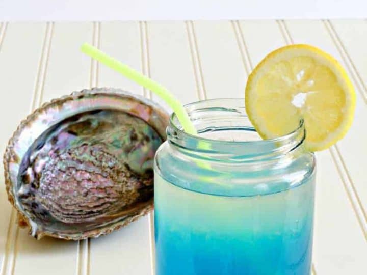 Image for Non-Alcoholic Mermaid Lemonade Changes Color From Yellow to Blue!
