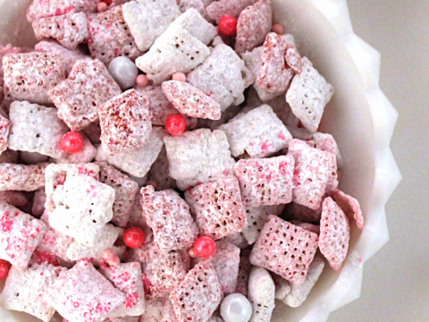 pink muddy buddies recipe