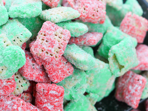 your kids will love eating and helping to make this red and green Christmas muddy buddies recipe