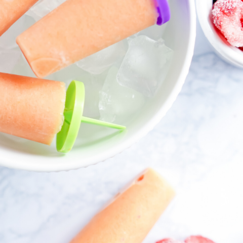 it is easy make these mango and strawberry popsicles at home