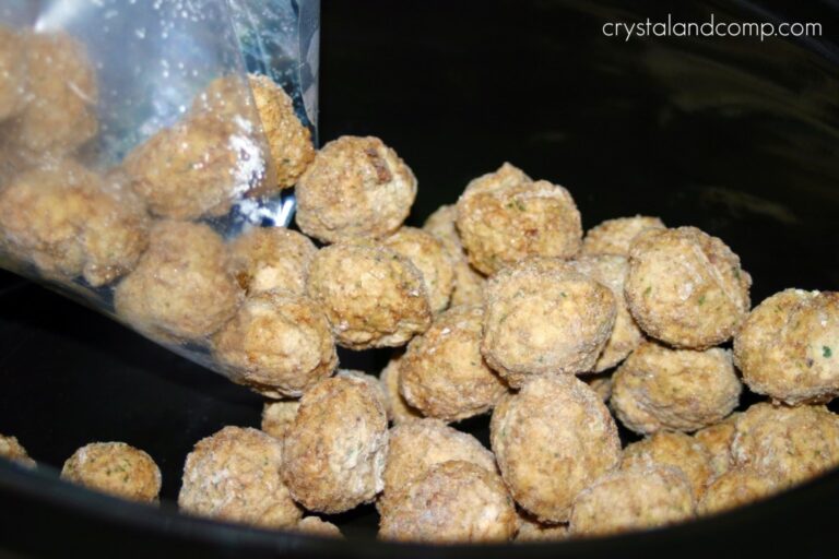 Super Easy Spaghetti and Meatballs in the Crockpot