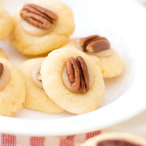 delicious cookies of pecan in an easy to grab cookie recipe