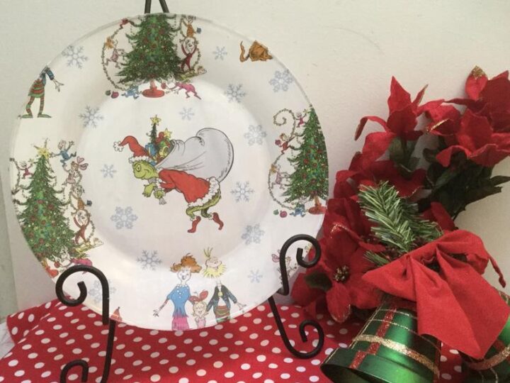Image for Beautiful Handcrafted Grinch Dinner Plate