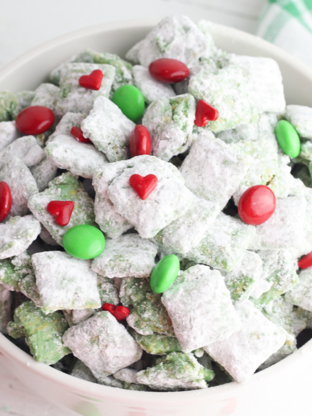 Grinch Puppy Chow Recipe