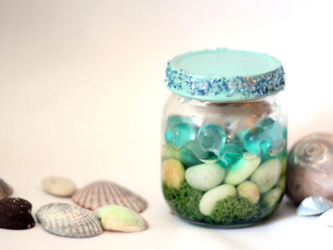 Image for Make a beach-in-a-jar keepsake!