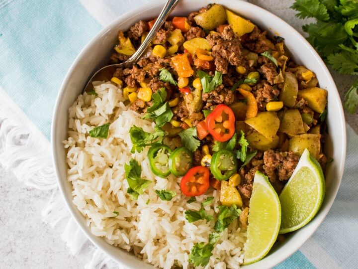 Image for Picadillo Mexicano {Mexican Ground Beef Picadillo} @ Bake It With Love