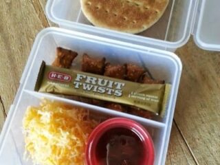 Image for Back to School Lunch Idea: Mini Pizza