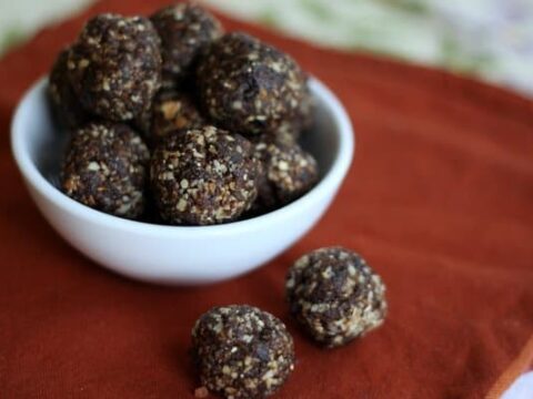Image for 10-minute no bake chocolate, fruit & nut balls
