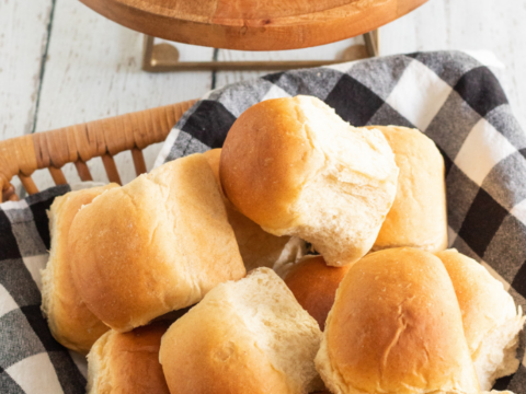 Image for Flavorful Applesauce Wheat Rolls Recipe