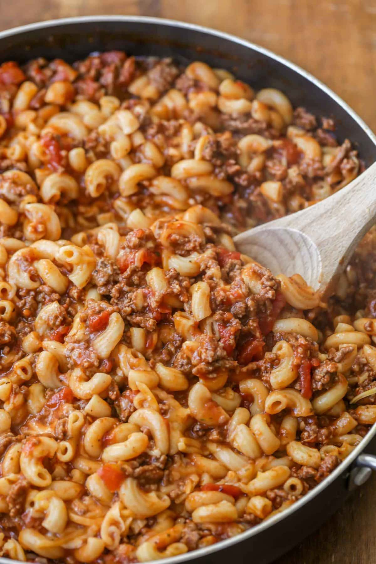 Cheesy beef goulash with elbow macaroni and tomatoes