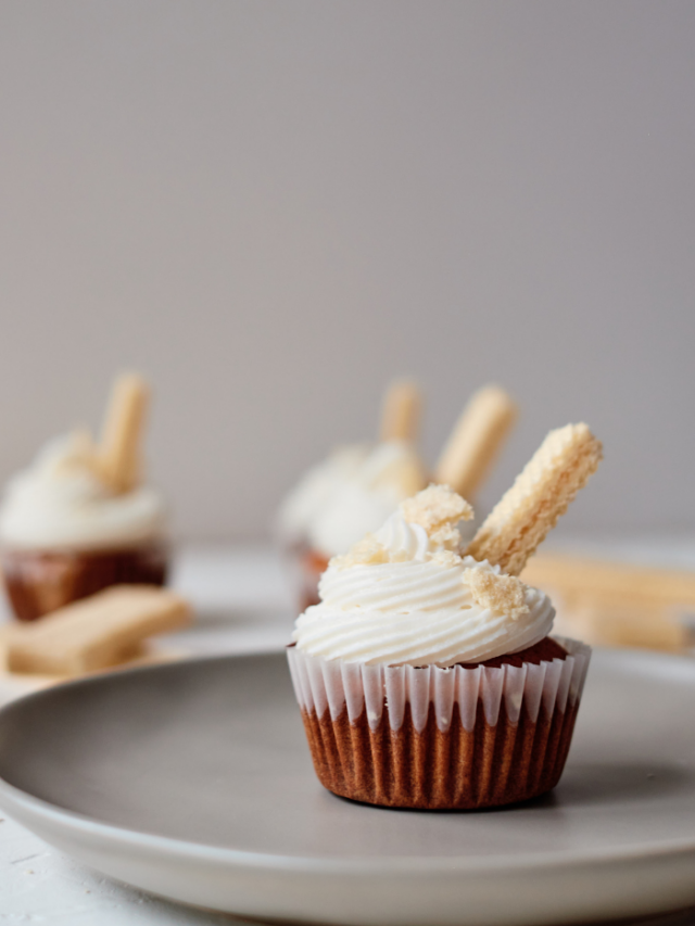 cropped-strawberry-creme-wafer-cookies-2.png