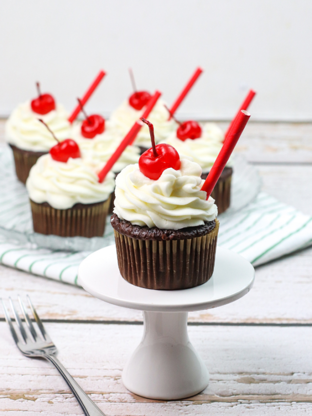 cropped-chocolate-rootbeer-cupcakes-6.png