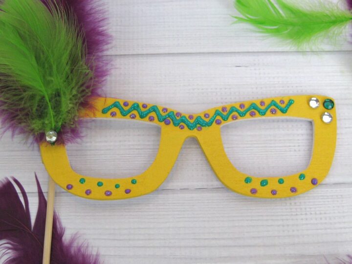 Image for Easy Mardi Gras Mask