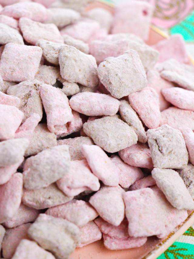 Chocolate Strawberry Muddy Buddies Recipe