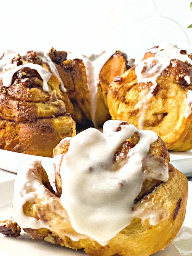 Cinnamon Roll Sticky Buns with Pecans Recipe