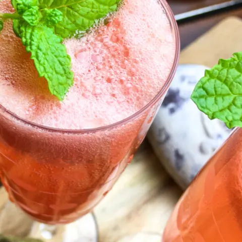 Alcohol-Free Mint Grapefruit Mimosa Recipe