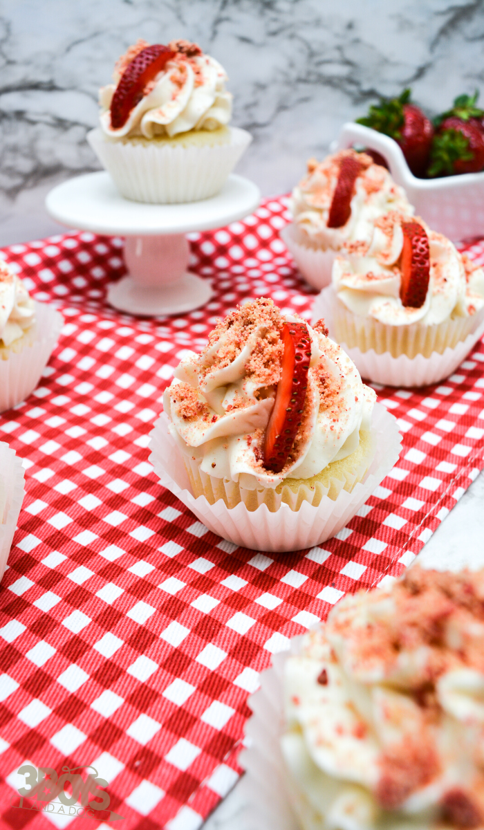 Strawberry Crunch Cupcakes Recipe