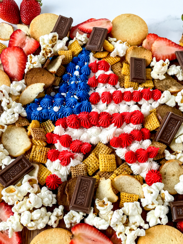 cropped-Star-Icing-Charcuterie-Board-recipe-5.png