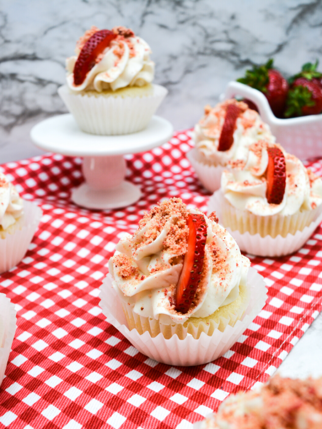 Strawberry Crunch Cupcakes Recipe
