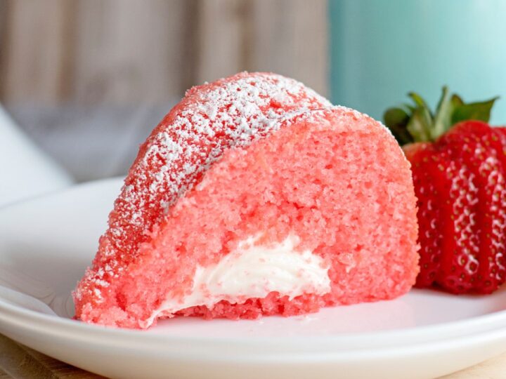 Image for Strawberry Bundt Cake with Marshmallow Cream Filling