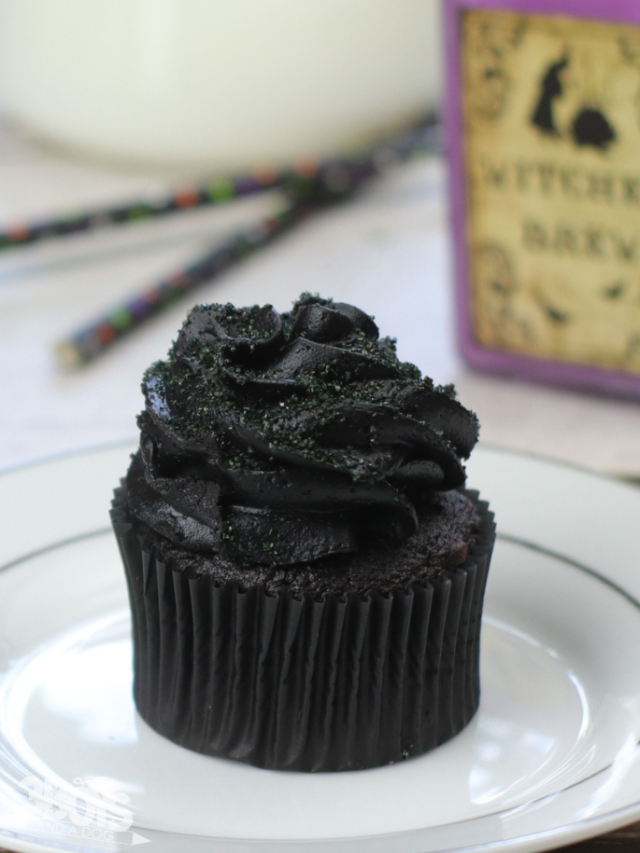 cropped-Witchs-Brew-Black-Cupcakes-recipe-4.png