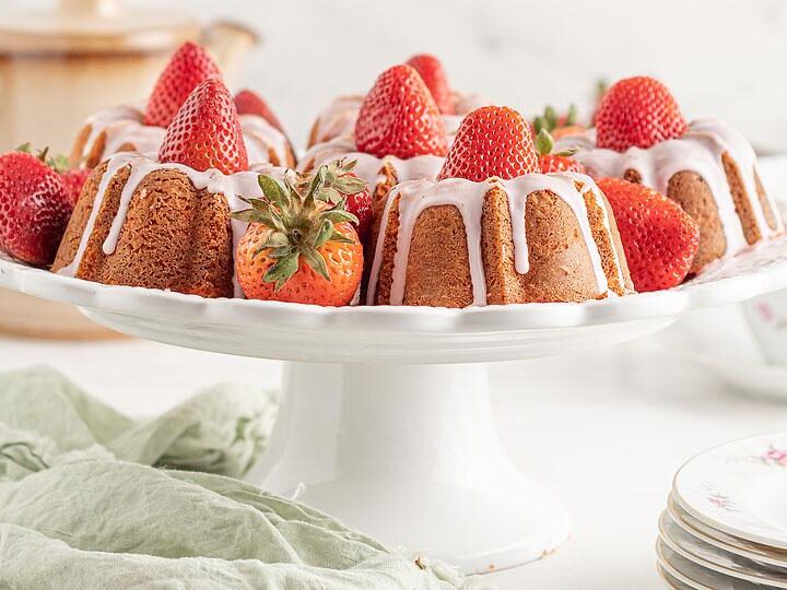 Image for Mini Strawberry Bundt Cakes