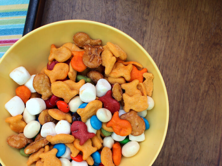 Image for "Unicorn food" rainbow snack mix