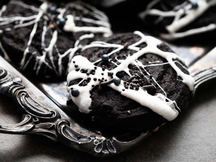 Image for Easy Cobweb Halloween Cookies Recipe 