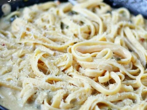 A black skillet filled with creamy jalapeno parmesan pasta. The text on the image reads One Skillet Spicy Jalapeno Parmesan Pasta.