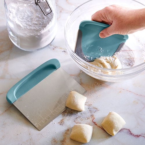 Pampered Chef Bowl and Bench Scraper Set