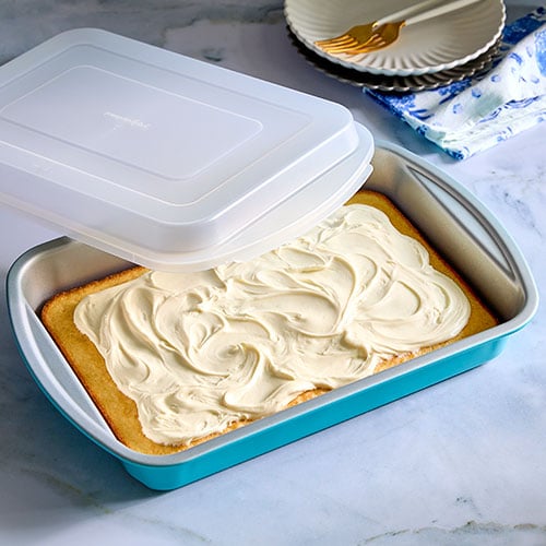 Pampered Chef 9x13 pan with lid