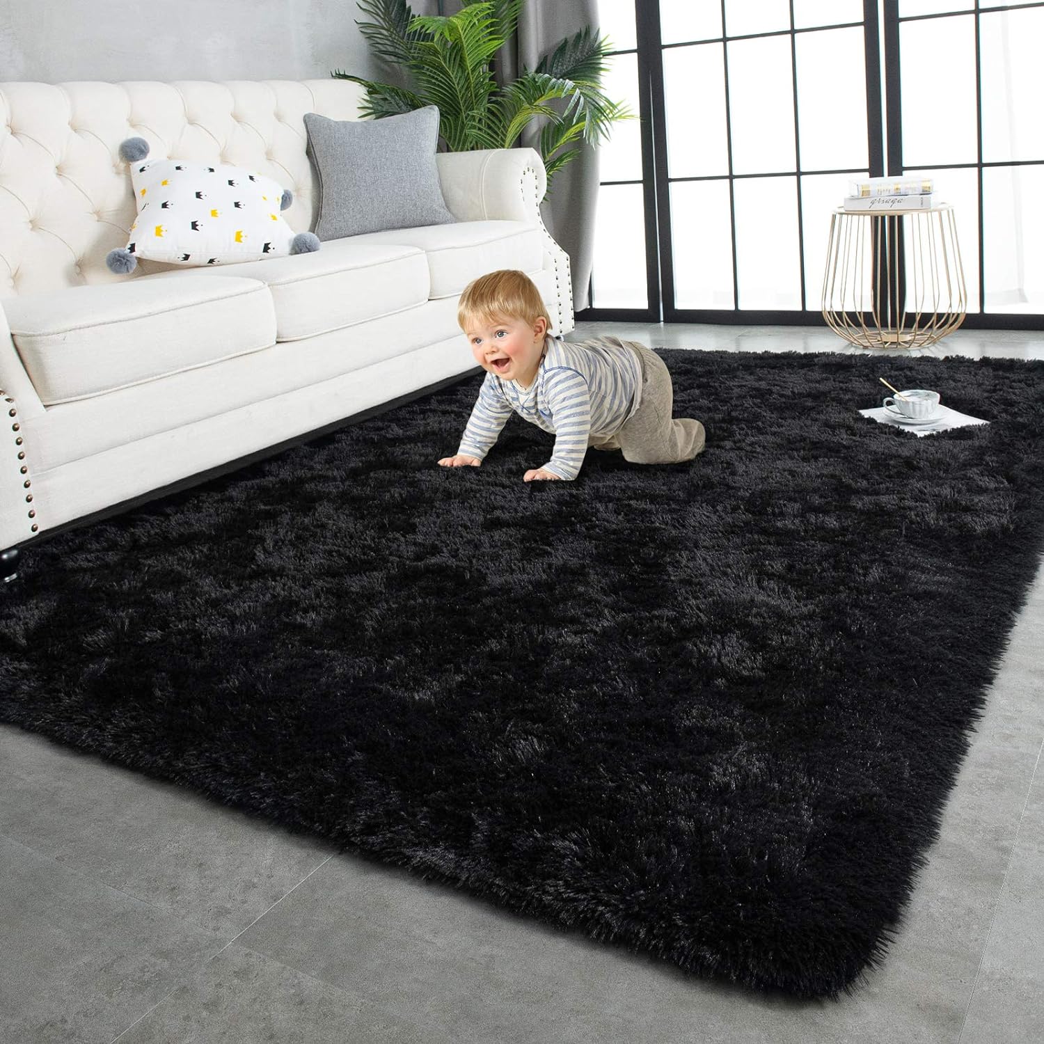 Soft shaggy area rug