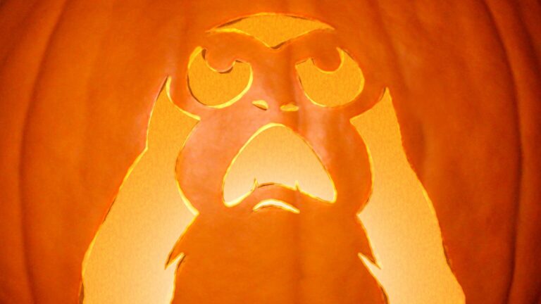 Star Wars jack-o-lanterns carved with free Star Wars stencils