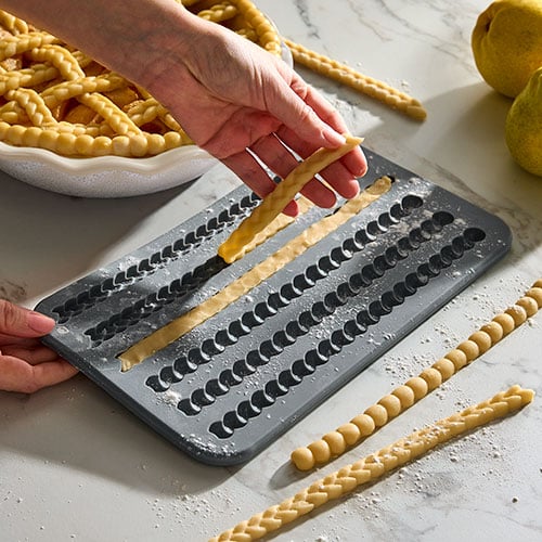 Pampered Chef Silicone Pie Crust Mold